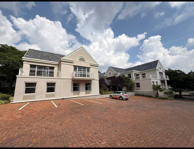 4,714M² OFFICE FOR SALE IN HOUGHTON ESTATE